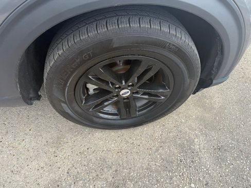 Used 2024 Ford Explorer XLT w/ Equipment Group 202A image 12