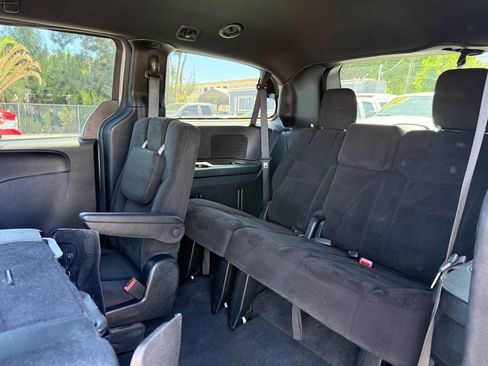 Used 2016 Dodge Grand Caravan SE FWD image 24