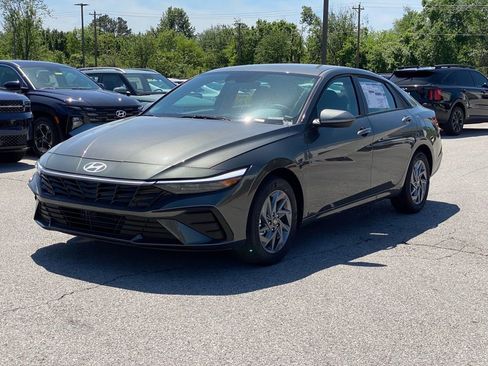 New 2026 Hyundai Elantra Hybrid FWD image 3