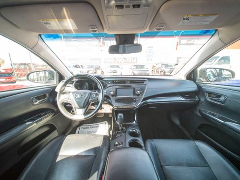 Used 2018 Toyota Avalon XLE image 8