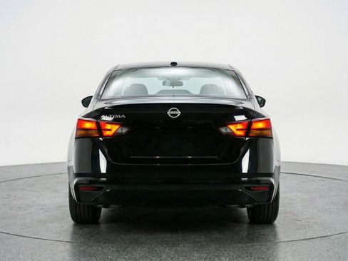 Used 2025 Nissan Altima 2.5 SV FWD image 7