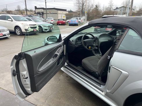 Used 2000 Ford Mustang Convertible image 10