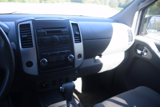 Used 2010 Nissan Frontier SE AWD/4WD image 18