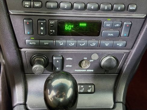 Used 2005 Ford Thunderbird RWD image 23