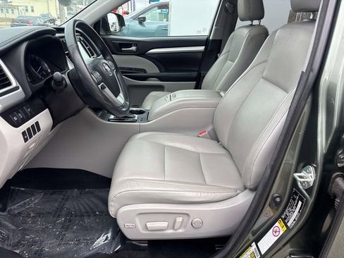 Used 2018 Toyota Highlander XLE image 9