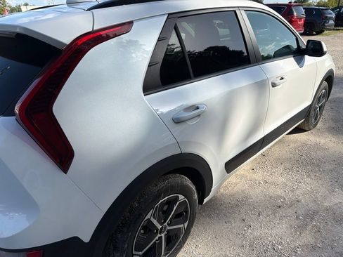 Used 2025 Kia Niro LX FWD image 8
