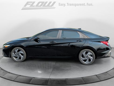Used 2025 Hyundai Elantra SEL FWD image 4