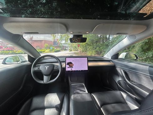 Used 2021 Tesla Model 3 Standard Range Plus RWD image 5