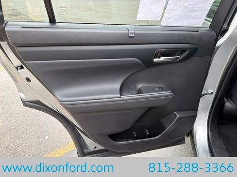 Used 2023 Toyota Highlander XLE AWD/4WD image 26