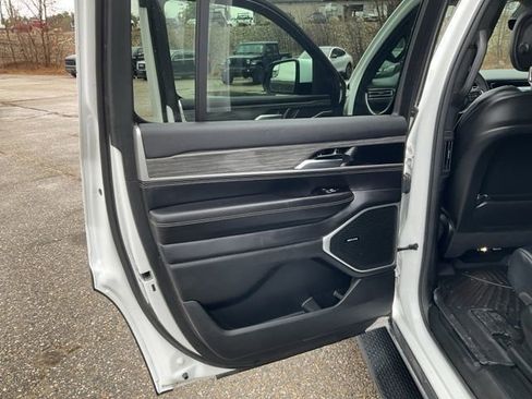 Used 2022 Jeep Wagoneer Series III AWD/4WD image 37