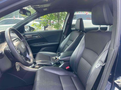 Used 2017 Honda Accord Sport image 25