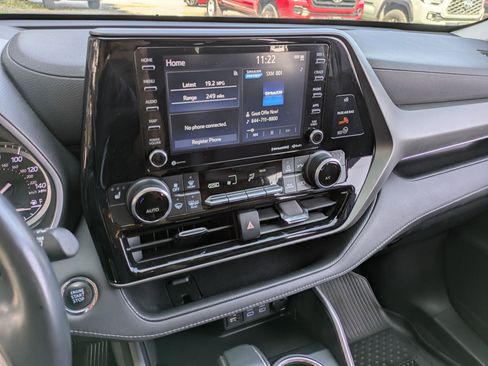 Used 2022 Toyota Highlander XLE image 23