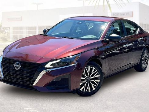Used 2025 Nissan Altima 2.5 SV FWD image 30