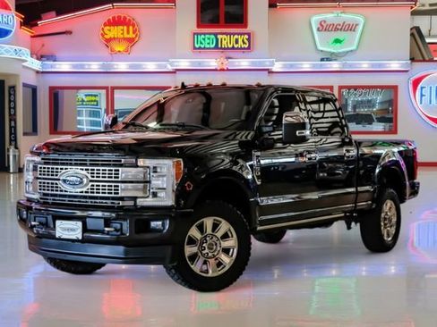 Used 2019 Ford F250 Platinum w/ Platinum Ultimate Package image 2