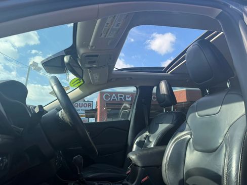 Used 2017 Jeep Cherokee High Altitude w/ Technology Group FWD image 8