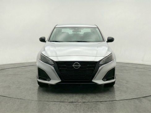 Used 2025 Nissan Altima 2.5 SV image 2