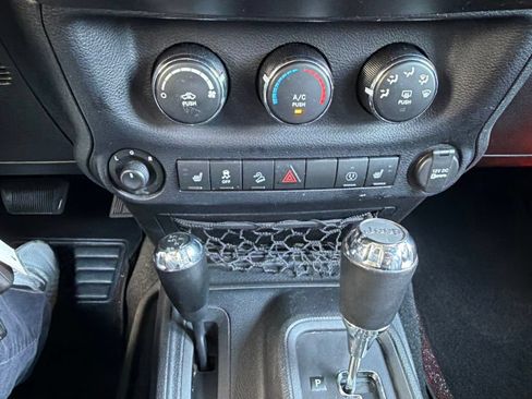 Used 2015 Jeep Wrangler Unlimited Sahara w/ Connectivity Group AWD/4WD image 55