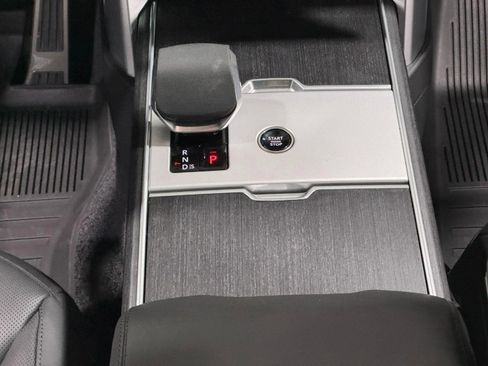 New 2026 Land Rover Range Rover Long Wheelbase SE image 16