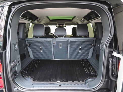 Used 2023 Land Rover Defender 110 X-Dynamic SE image 35