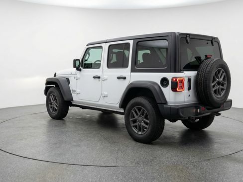 Used 2025 Jeep Wrangler Sport S image 6