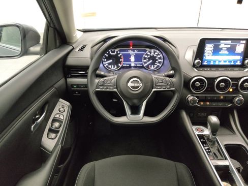 Used 2025 Nissan Sentra SV FWD image 22