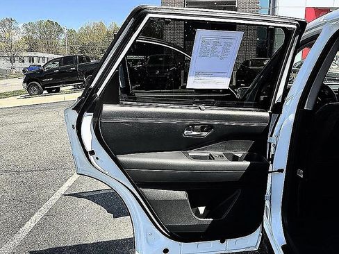 Certified 2025 Nissan Pathfinder Platinum AWD/4WD image 18