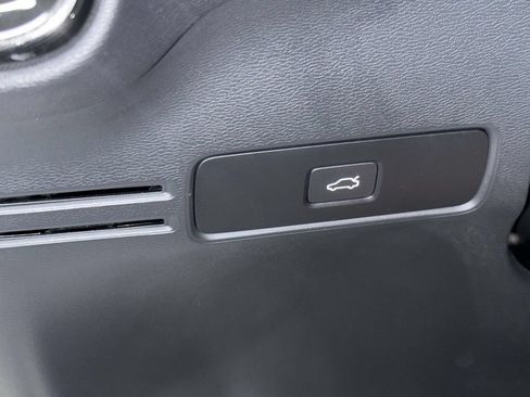 Used 2024 Volvo XC40 Recharge Ultimate w/ Protection Package Premier AWD/4WD image 27