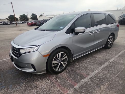 Used 2024 Honda Odyssey Touring image 2