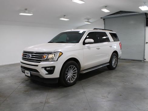 Used 2018 Ford Expedition XLT w/ Equipment Group 202A image 4