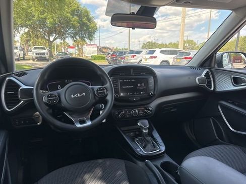 Used 2025 Kia Soul LX w/ LX Technology Package FWD image 20