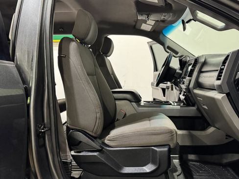 Used 2019 Ford F250 XLT w/ XLT Premium Package image 13