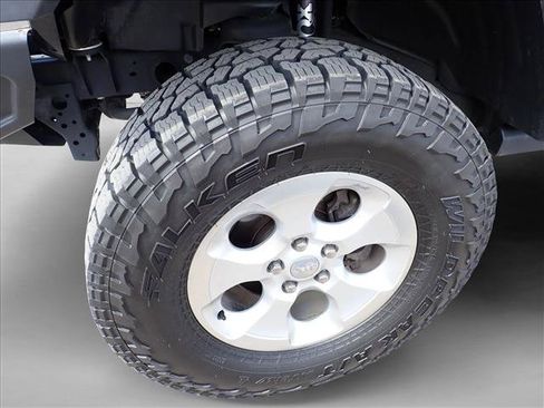 Used 2021 Jeep Wrangler Rubicon w/ Cold Weather Group AWD/4WD image 13