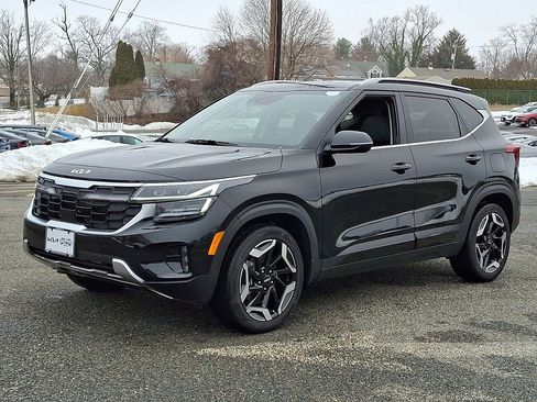 Certified 2025 Kia Seltos SX w/ SX Sunroof Package image 3