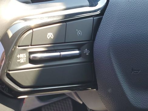 Used 2025 Chevrolet Equinox EV RS FWD image 9