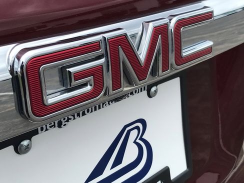 Used 2018 GMC Acadia SLT FWD image 25