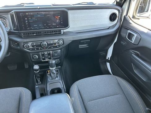 Used 2024 Jeep Wrangler Unlimited Sport AWD/4WD image 18