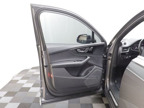 Used 2017 Audi Q7 3.0T Prestige w/ Prestige Package image 5