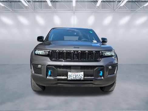 Certified 2022 Jeep Grand Cherokee Trailhawk w/ Luxury Tech Group III AWD/4WD image 2