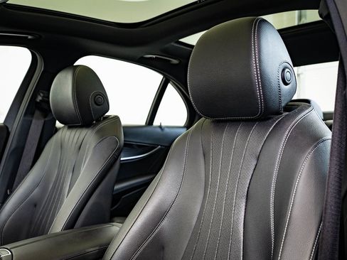 Used 2018 Mercedes-Benz E 400 4MATIC Sedan image 21