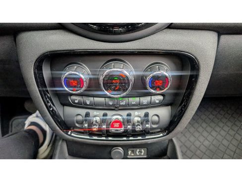 Used 2017 MINI Cooper Clubman ALL4 image 25