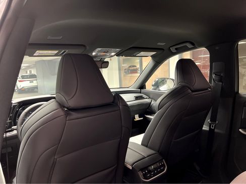 New 2026 Lexus TX 500h AWD image 18