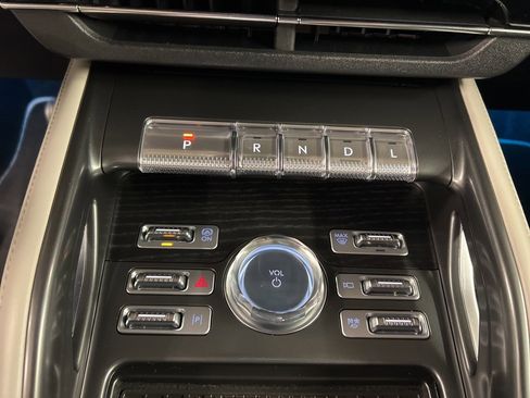 Certified 2025 Lincoln Nautilus Reserve image 16