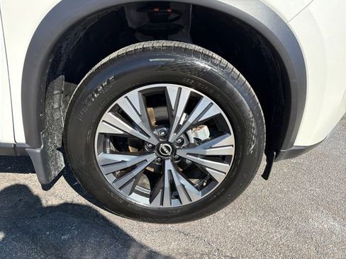 Used 2023 Nissan Rogue SV image 12