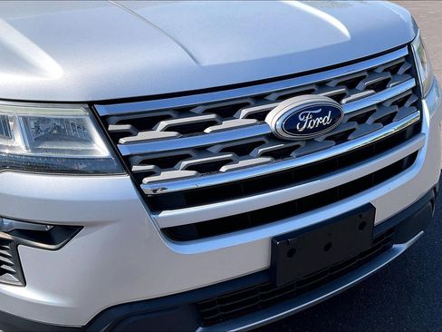 Used 2018 Ford Explorer XLT w/ Equipment Group 201A FWD image 34