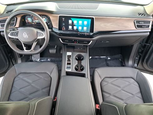 Certified 2024 Volkswagen Atlas SE image 9