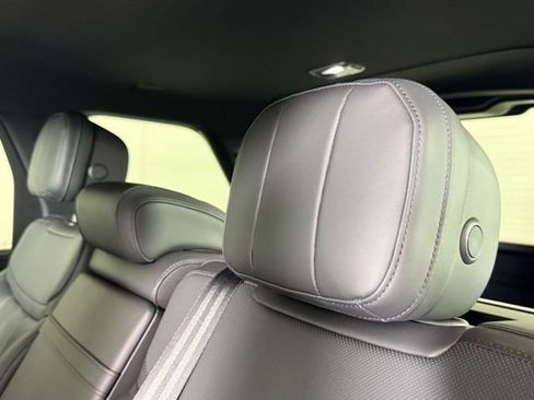 New 2025 Land Rover Range Rover Long Wheelbase SE image 17