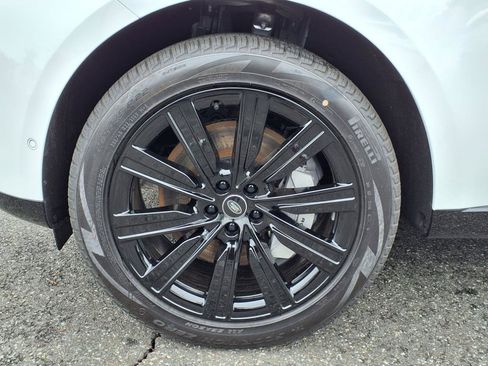 New 2025 Land Rover Range Rover SE image 9