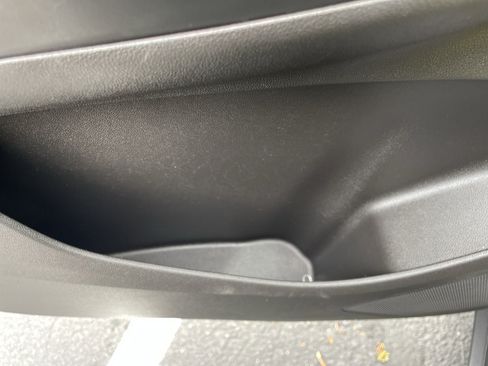 Used 2022 Chevrolet Bolt EUV LT w/ Convenience Package FWD image 18