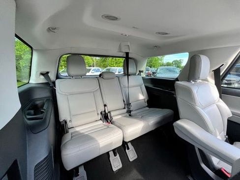 Certified 2025 Ford Expedition Active AWD/4WD image 30