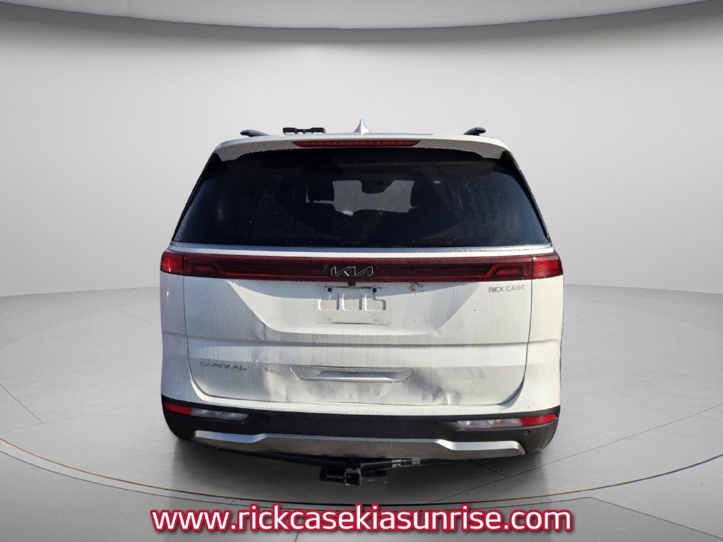 Used 2023 Kia Carnival SX FWD image 5